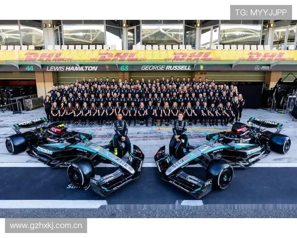 F1赛季最新动态：赛道风云变幻 车队争夺激烈 明星车手表现引关注