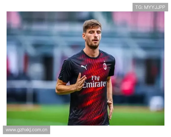 AC米兰宣布引援新星加盟球队全力备战新赛季挑战